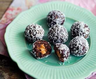 Chokladbollar fyllda med jordnötssmör