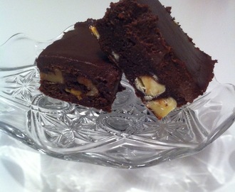 Leilas Brownies m vit choklad och valnötter