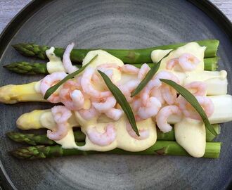 Hvide asparges med sauce mousseline (ps. sovsen kan IKKE skille) | Opskrift | Asparges, Hvide asparges, Fiskeretter