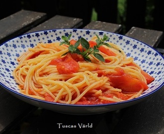 Pasta med färska tomater