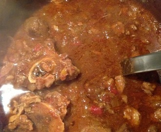 Tokmustig curry på lammbog med kardemummadoftande basmatiris