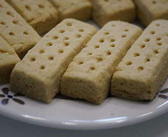 Skotska Shortbread bakat i en Air-Fryer /  knäckiga småkakor med smörsmak