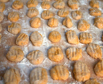 Pumpagnocchi med parmesan och salviasmör //Pumpkin gnocchi with parmesan cheese and sage butter