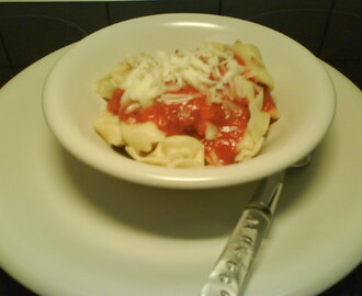 Tortellini med tomatsås