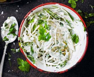 Coleslaw gjord på rotselleri - recept | Mitt kök