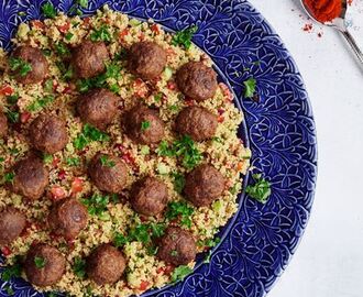 Kryddiga köttbullar med tabbouleh och myntayoghurt