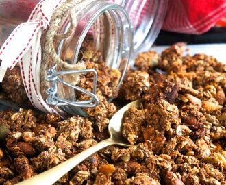 Pepparkaksgranola med mandelsmör