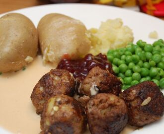 Hemmagjorda köttbullar med potatis och gräddsås