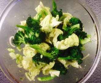 Blomkål- och broccolisallad med örtvinegrette