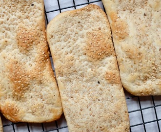 sourdough discard sesame flatbread (shao bing 燒餅)