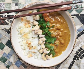 Chickpea Tikka Masala med basmatiris och saltrostade cashewnötter