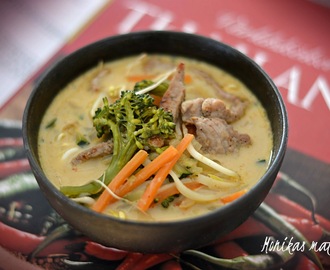 Thailänsk grönsakssoppa med nudlar.