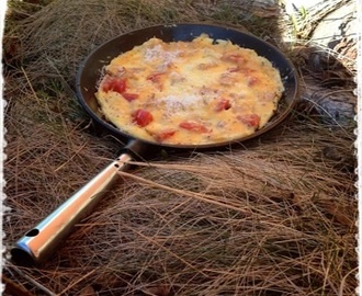 Omelett med bacon och tomat