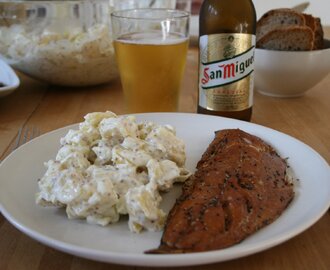  Rökt makrill,  och krämig potatissallad med grovmald senap, äpple, purjolök och honung