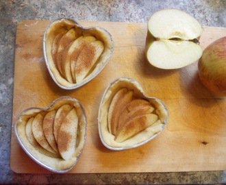 Äppeltarter med muscovadogrädde