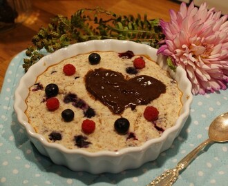 Baked Coconut porridge with Blueberries and Black currants!