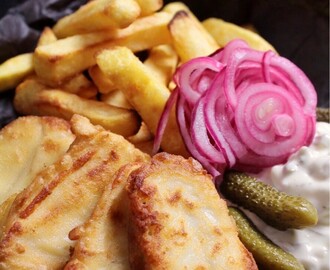 Ölpanerad halloumi med picklad rödlök och tartarsås