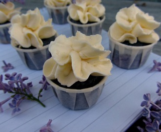 Blåbärscupcakes med vaniljfrosting