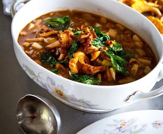 Rotselleri och svampar i soppa