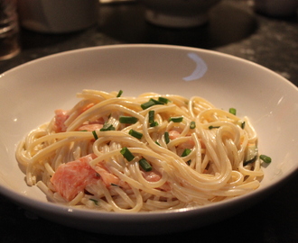 Spaghetti med zucchini och rökt lax