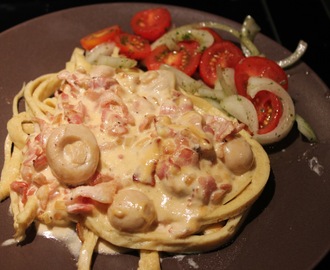 LCHF-pasta med enkel baconsås