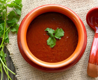 Hemmagjord enchiladasås med tomat och chili!