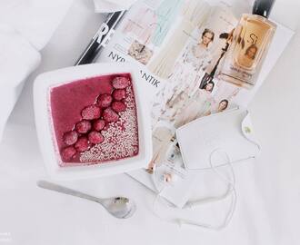 Sun is shining! // Smoothie Bowl w Raw Blueberry Juice