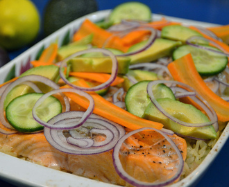 Poké Bowl – lax med avokado, lök & morot