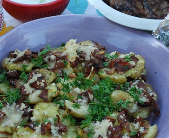 Kraschade potatisar med bacon och västerbottensost