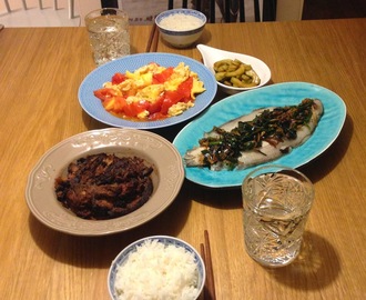 Recept - Kinesisk ångkokt fisk, inlagd gurka och klassisk ägg och tomat