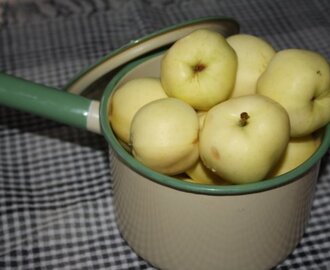 Kardemummakaka med äpple