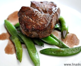 Tournedos på Oxfilé med Rosmarindoftande Rödvinsky, Potatisgratäng och Sauterade Sugar Snaps...