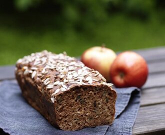 Bröd med äpple och purjolök