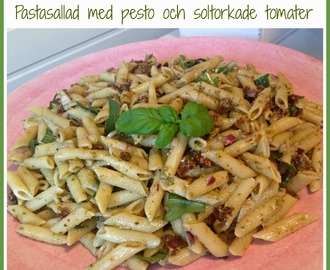 Pastasallad med pesto och soltorkade tomater