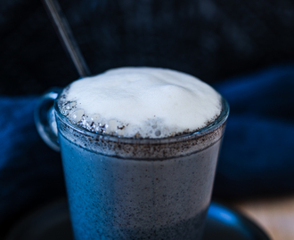 Svart tahini latte – Vegan
