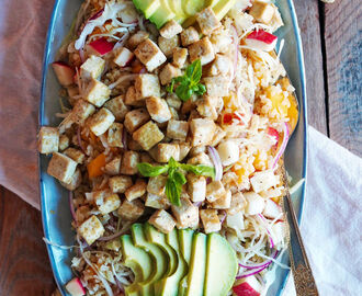 Bulgur- och tofusallad med mango och äpple