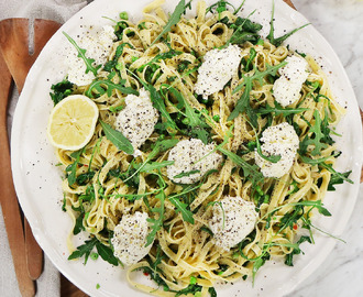 Tagliatelle med mozzarellakräm och ärter