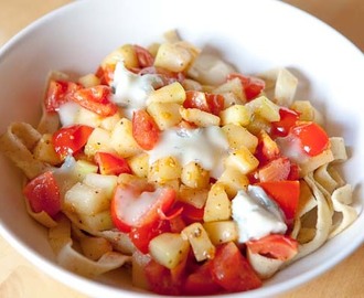 LCHF-pasta med squash, tomat och gorgonzola