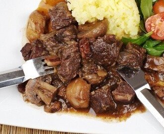 Köttgryta med rödvin Boef bourguignon