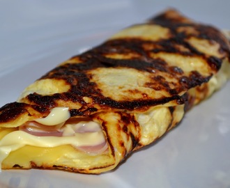 Omelett rulle (liten) med ost, sknka och majonäs