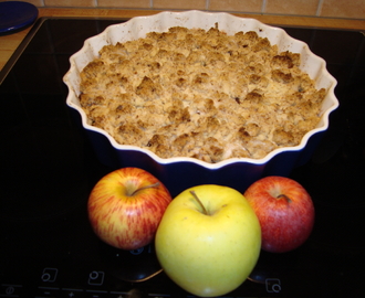 Apple Crumble med kokos och hasselnötter