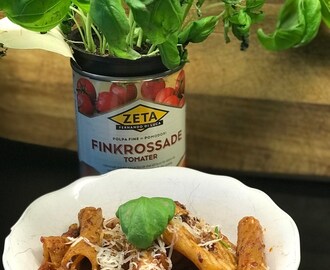 Vegan pasta med aubergine och vitlök