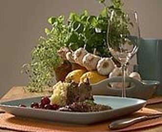 Krispig gräsand i gryta med potatis- & sellerimos samt rårörda krusbär