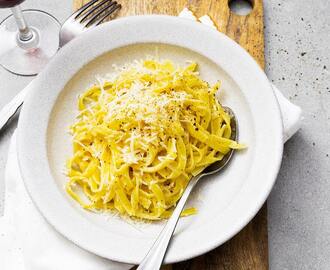 Pasta Alfredo - klassisk och lättlagad italiensk pastarätt