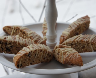 PepparkaksBiscotti (Vit Choklad & Tranbär)