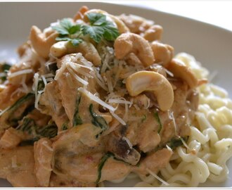 Pastasås med kyckling och soltorkade tomater