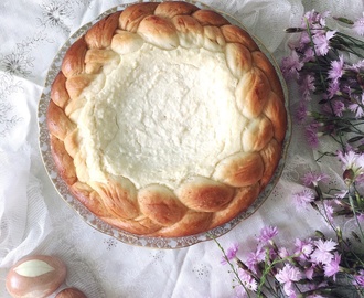 Pasca ~ sweet bread filled with cream cheese