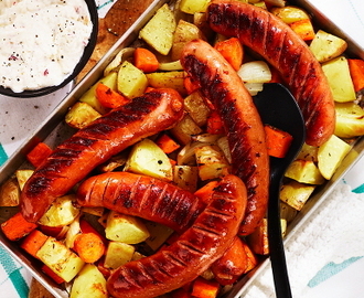 Rostad pytt med bratwurst och pepparrotskräm