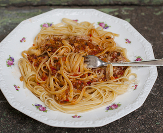 Pasta med tomat- och basilikasås