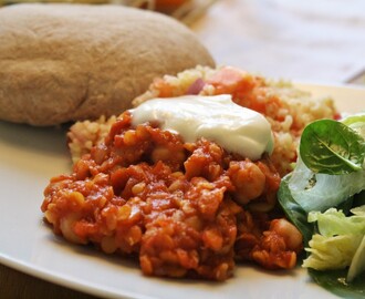 Vegetarisk tacogryta med limeris och pitabröd